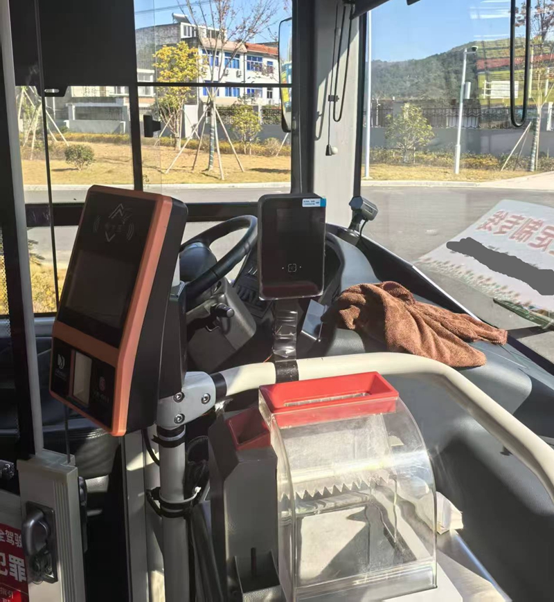  Installation of 4G QR code access control in buses