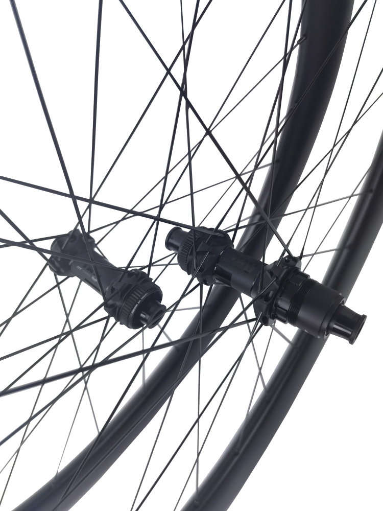 700C tubeless 50mm depth 28 mm internal width disc brake gravel bike carbon wheelset with DT180 hubs