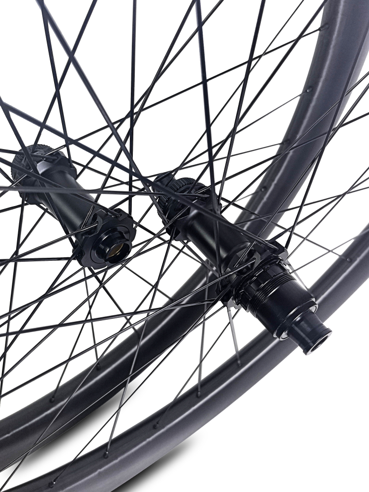 XMCS 32.5mm IW 53mm depth T1100 carbon 700C gravel bike wheelsets with 28/28H in-house boost hubs and Sapim CX-Ray spokes