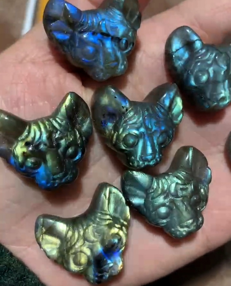 Flashy labradorite Cat pendant,  Labradorite Sphynx Cat Pendant For Jewelry Design -23x21x7