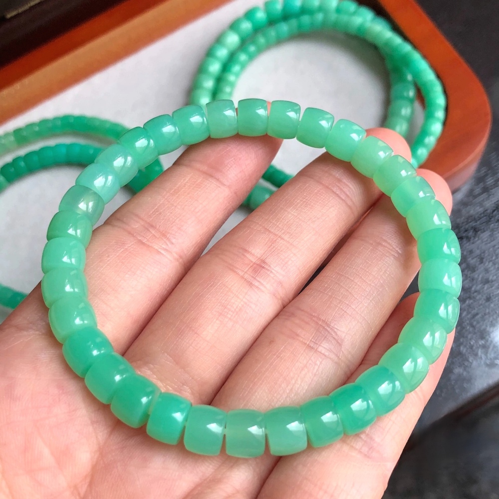 Ultra High Quality Rare Australian Chrysoprase Beaded Bracelet,7mm width for Hope, Security and Creativity