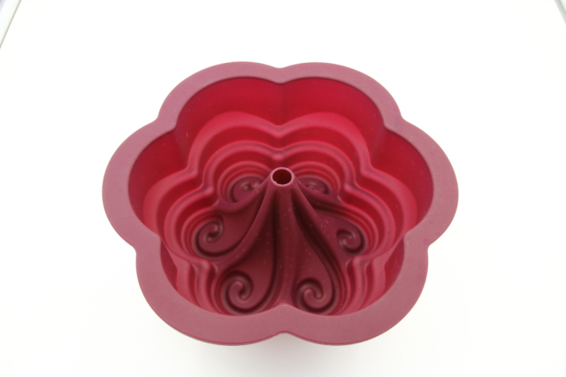 BM066 Flower Cake Mould | silicone cake mould in oven
