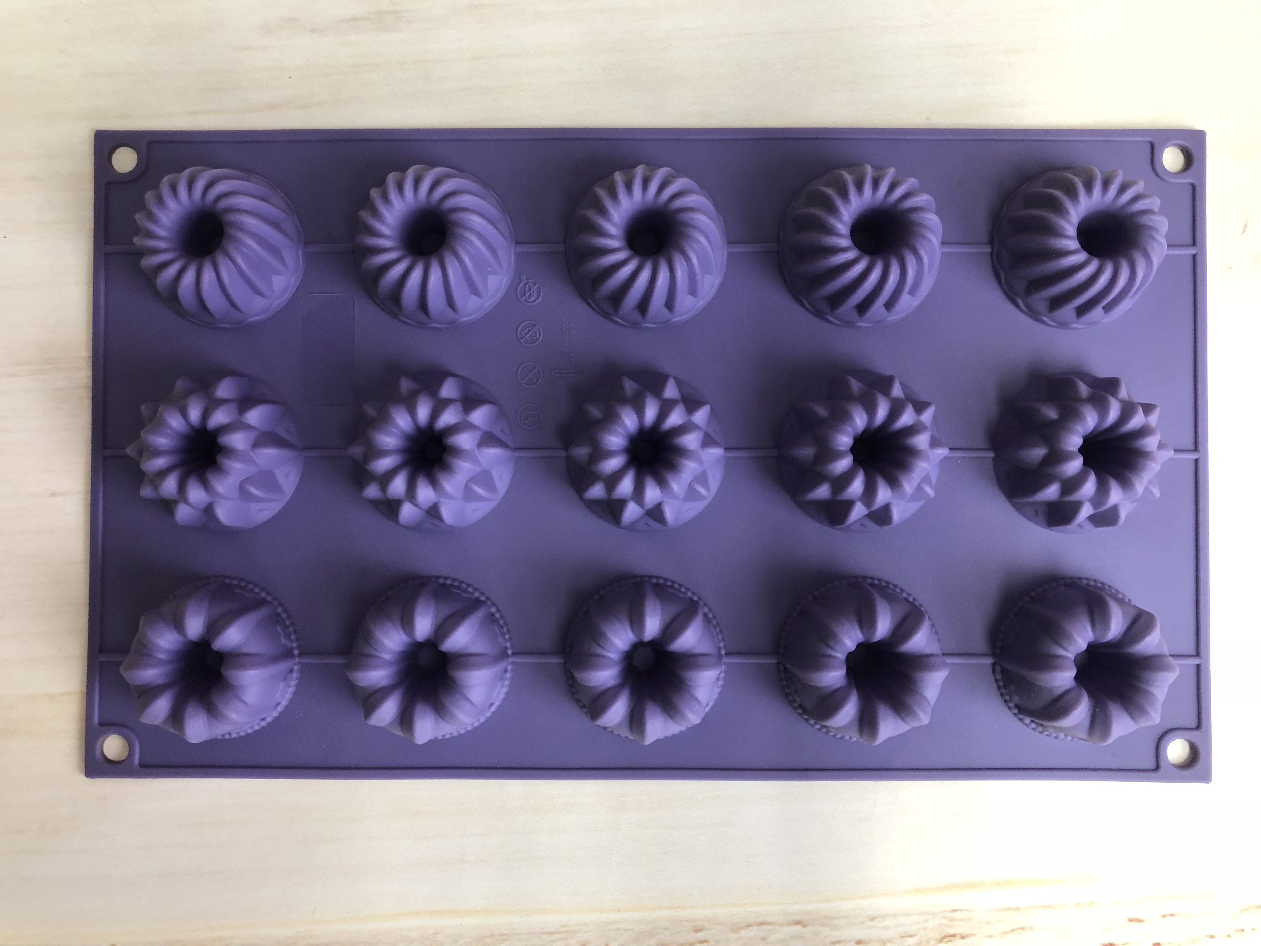 silicone muffin mold | IC011 Flower Mufifn mould