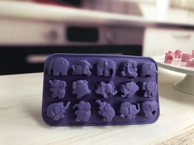 قالب شوكولاتة سيليكون | صينية فيل صغير IC021