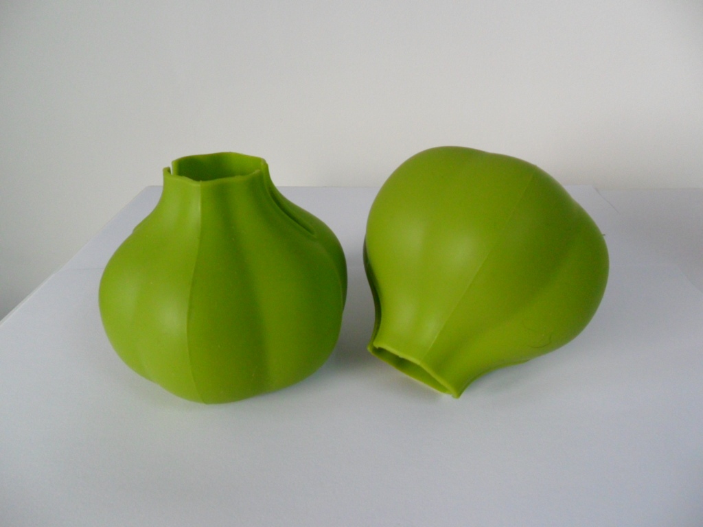 UT022 Garlic Peeler