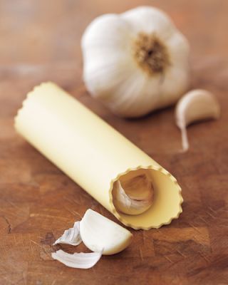 UT015 Garlic peeler