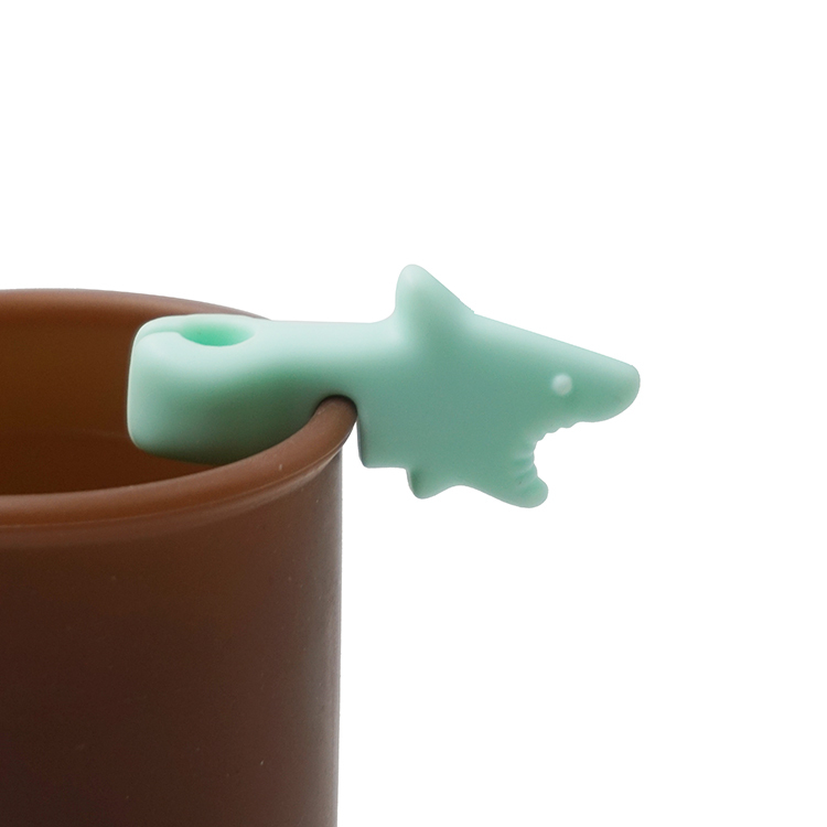 TT070 Straw Topper in Shark Shape  | Silicone straw topper