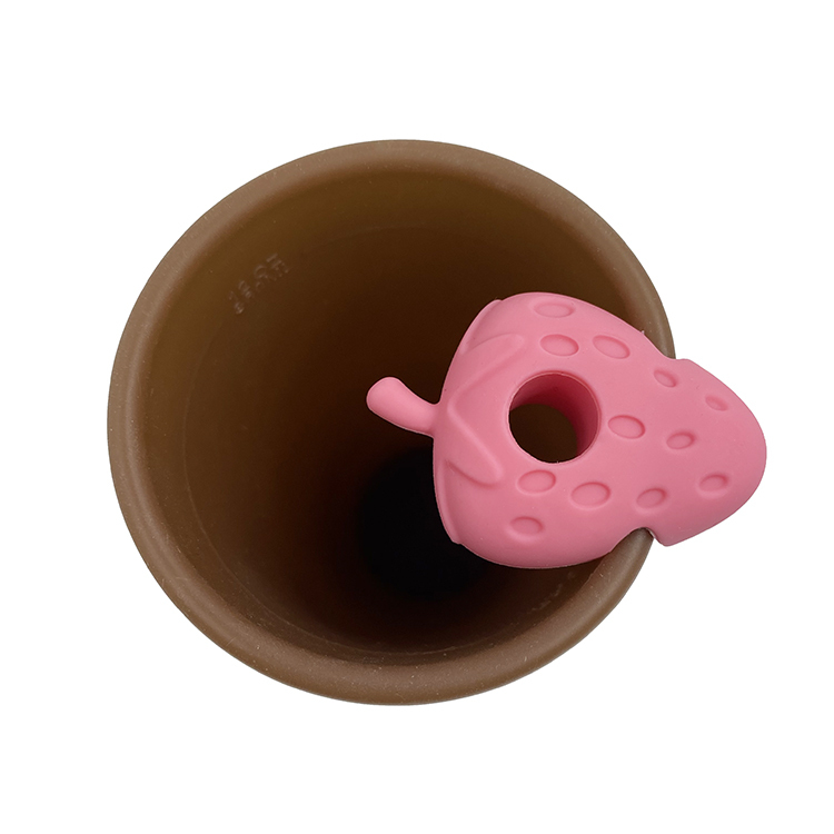 TT060 Straw Topper in Strawberry Shape | Silicone straw topper