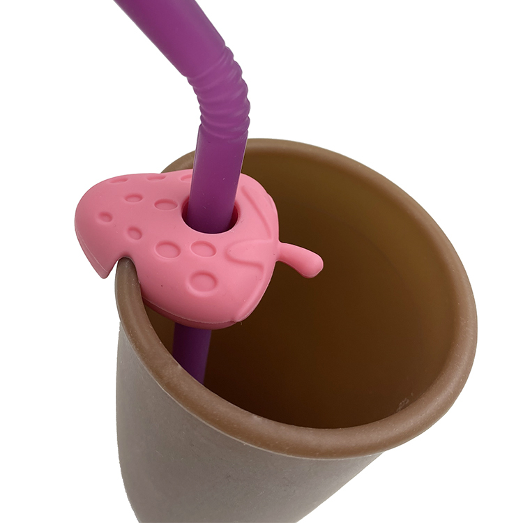 TT060 Straw Topper in Strawberry Shape | Silicone straw topper