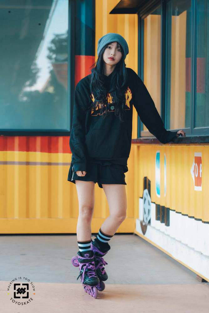 YOYOSKATE Escape Socks for Rollerblading / Skating Ankle High