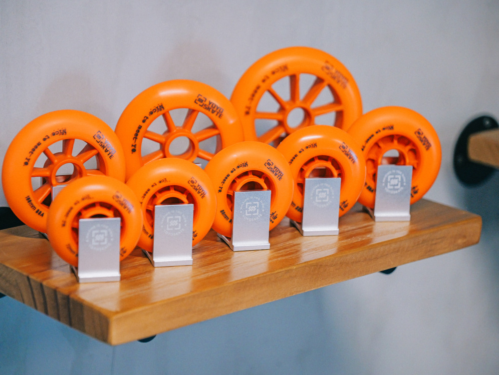 Neat Skate Standers for skates/frames/wheels