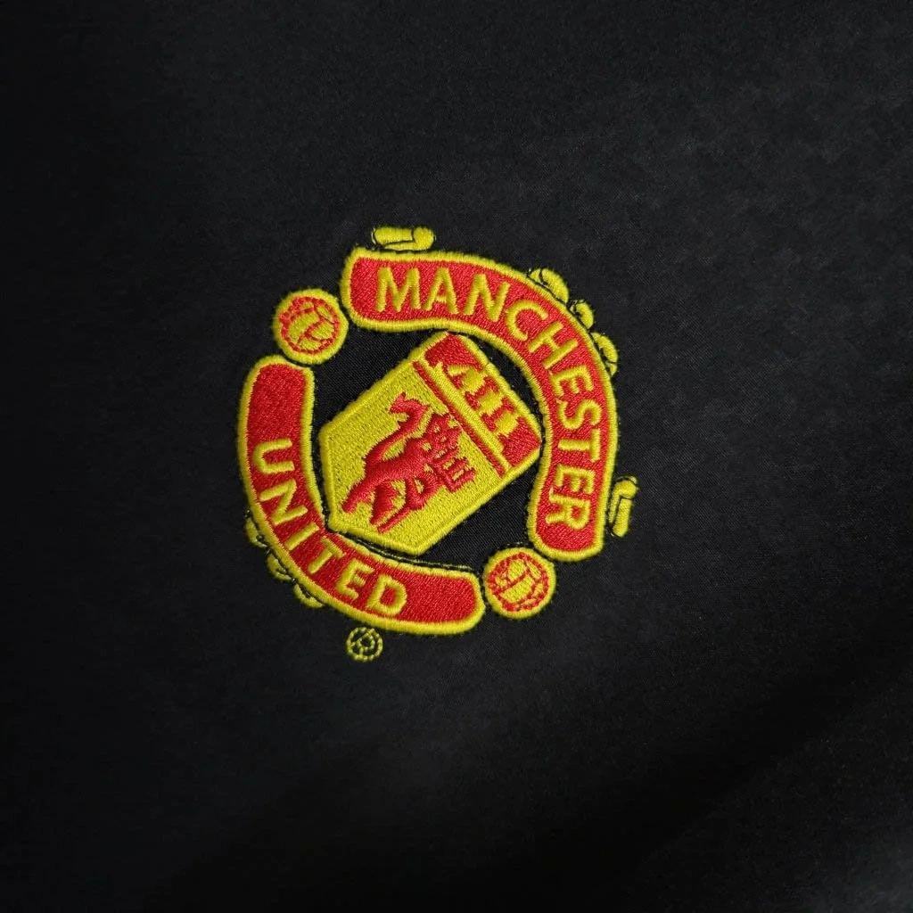 Retro Manchester United Away Football Shirt 2003/2004