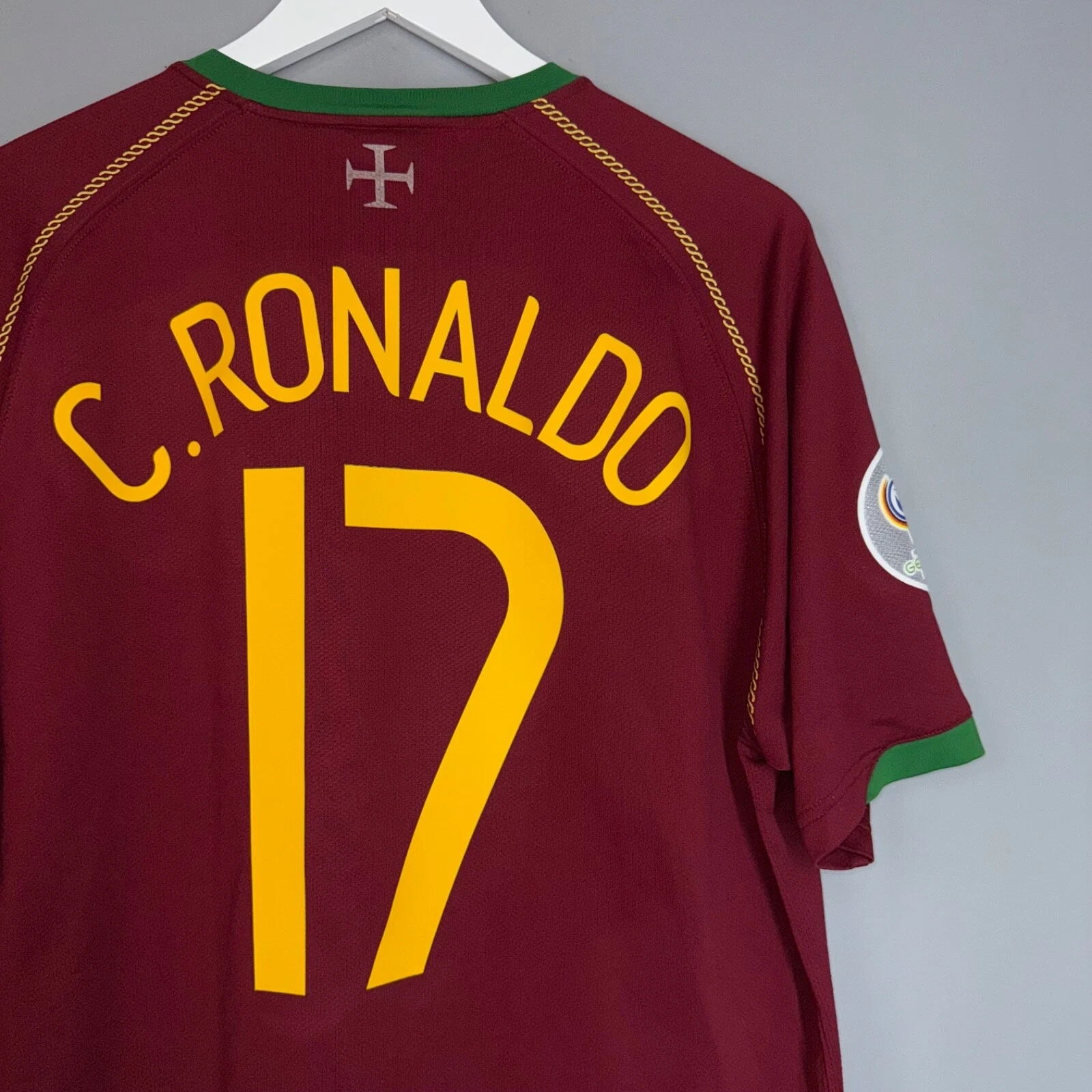 Portugal National Team Home Retro C. Ronaldo 17 （ CR7 ）Shirt 2006-2007  Non-Customize
