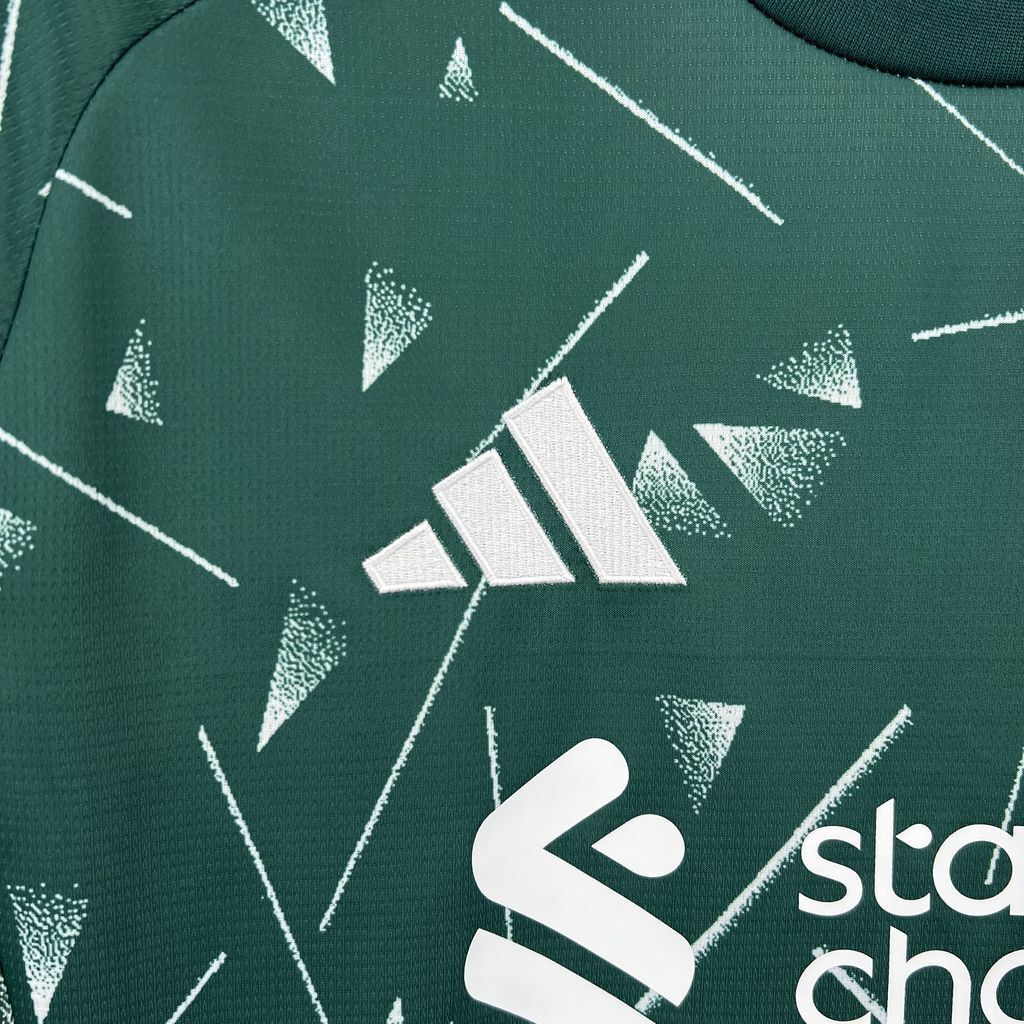 Liverpool 2026-27 Goalkeeper Football Jersey Fan Version