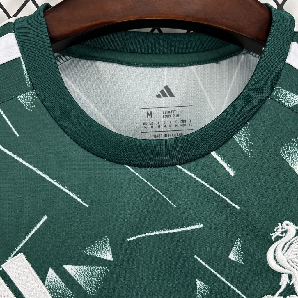 Liverpool 2026-27 Goalkeeper Football Jersey Fan Version