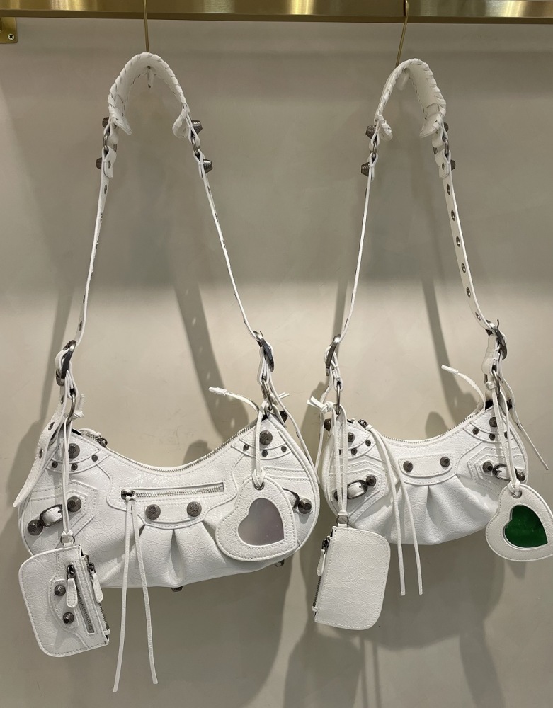 Wholesale high-Quality Le Cagole Rivet Biker Bag - Sweet & Cool Girl Three-in-One Crescent Genuine Leather Ruched Underarm Bag