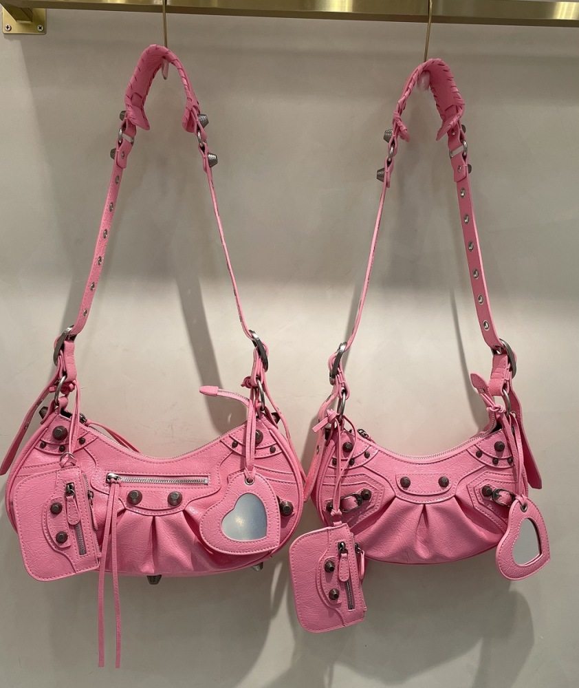 Wholesale high-Quality Le Cagole Rivet Biker Bag - Sweet & Cool Girl Three-in-One Crescent Genuine Leather Ruched Underarm Bag