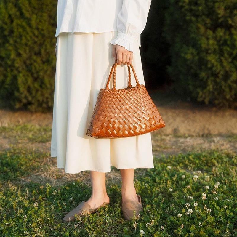 Wholesale Handmade Woven Leather Tote Bag Vintage  Cowhide Basket Bag Fashionable Handcrafted Shoulder Bag