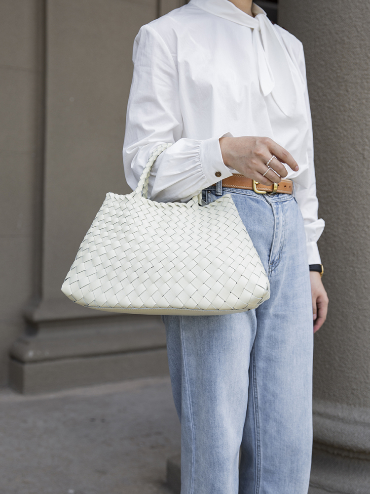 Wholesale Handmade Woven Leather Tote Bag Vintage  Cowhide Basket Bag Fashionable Handcrafted Shoulder Bag