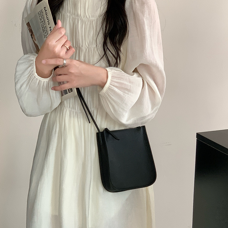 百搭牛皮手机包包女2025新款夏季轻便随身迷你单肩斜挎真皮小包包