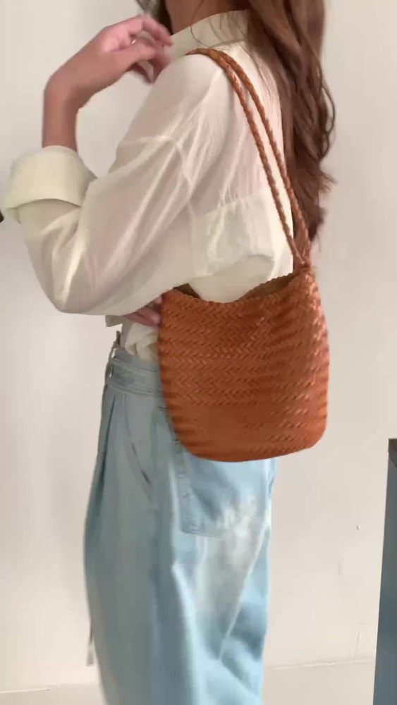 头层牛皮手工编织包2025新款轻复古度假风单肩水桶包女真皮斜挎包