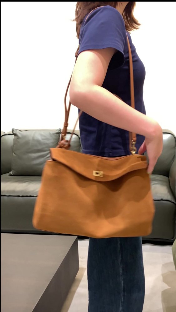 秋冬新款真皮女包高级感轻奢磨砂牛皮托特包大容量通勤腋下单肩包