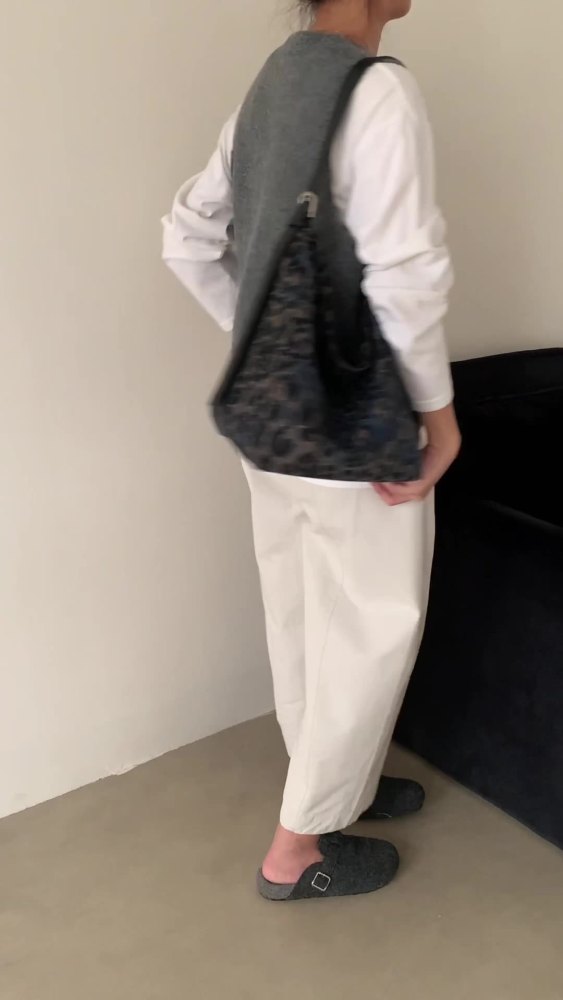 黑色小众豹纹水桶包女2025新款塌塌松弛牛仔布托特包大容量单肩包