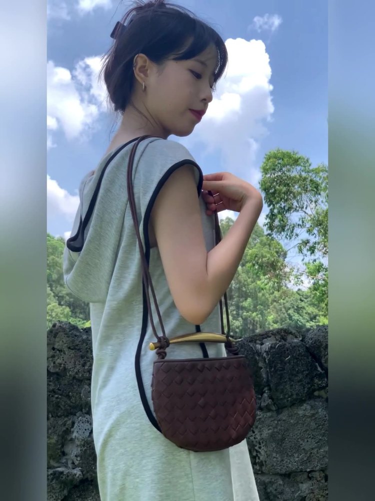 编织包沙丁鱼包女牛皮小众设计款金属迷你手拎包