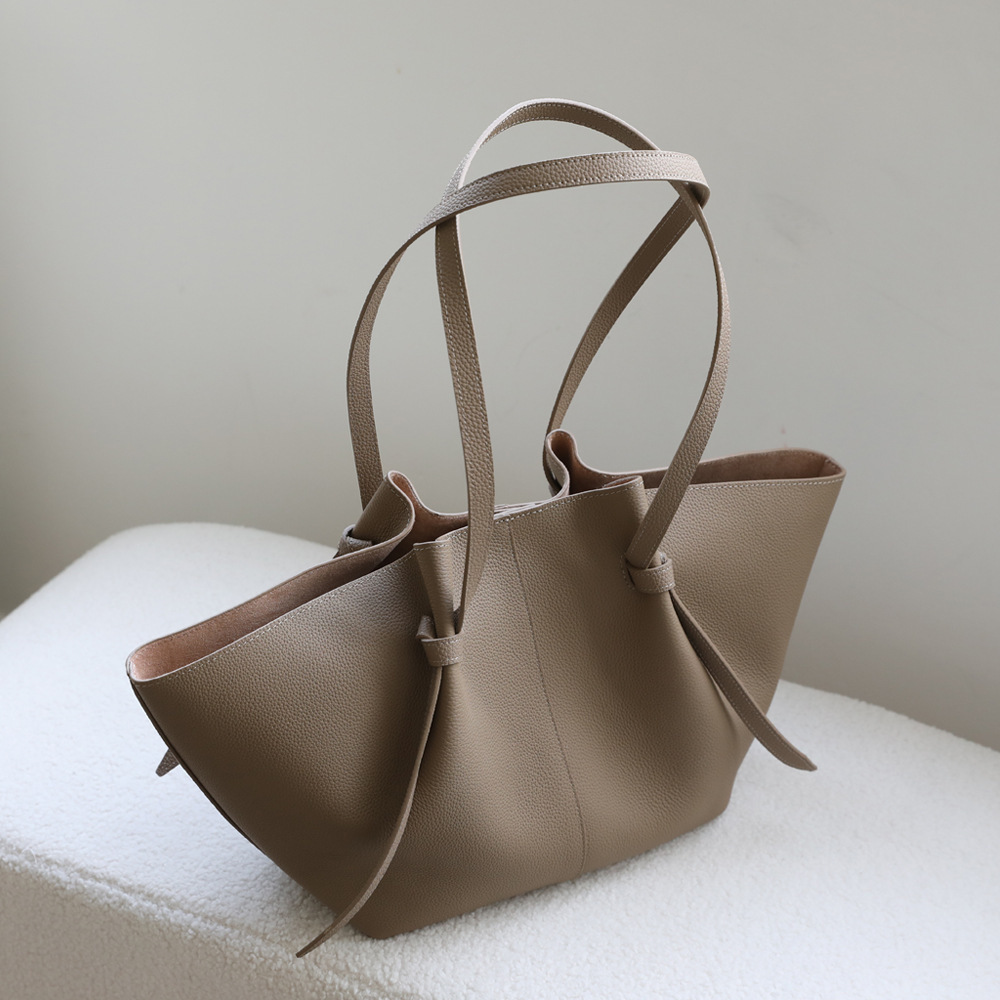 2025新款褶皱头层牛皮大容量托特包女时尚百搭通勤大包手提翅
