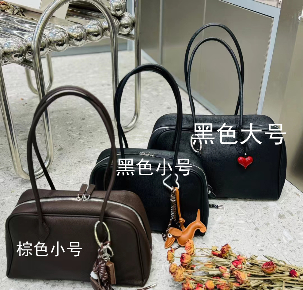2025新款大容量保龄球包真皮单肩腋下女包togo波士顿包包女枕头包