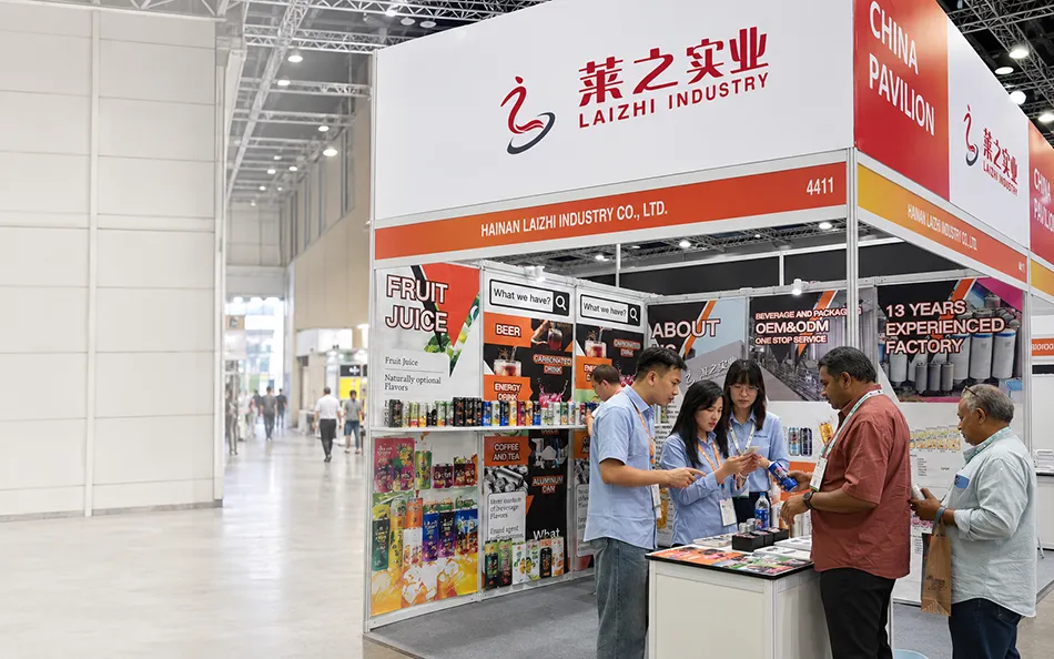 LaiZhi beverage exhibition booth with team members and international buyers