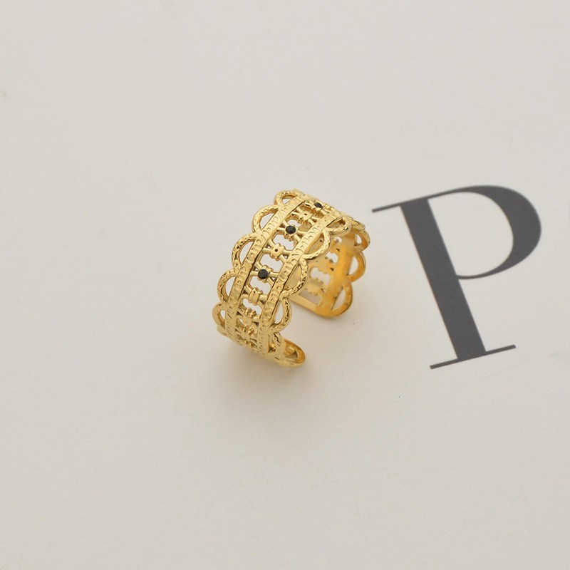 Bague à motifs ajourés en acier black stone inlayed openwork ring