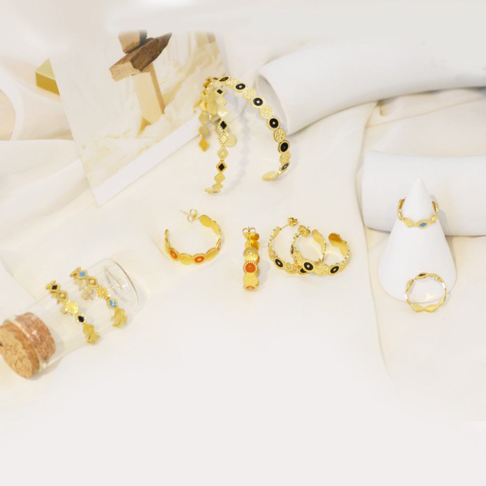 Fashionable Rhombus STAINLESS STEEL HOOP EARRINGS / Boucle d'oreilles en acier inoxydable