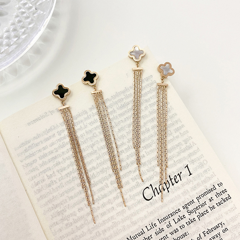 Four Leaf Clover STAINLESS STEEL CHAIN TASSELS EARRINGS / Boucle d'oreilles en acier inoxydable