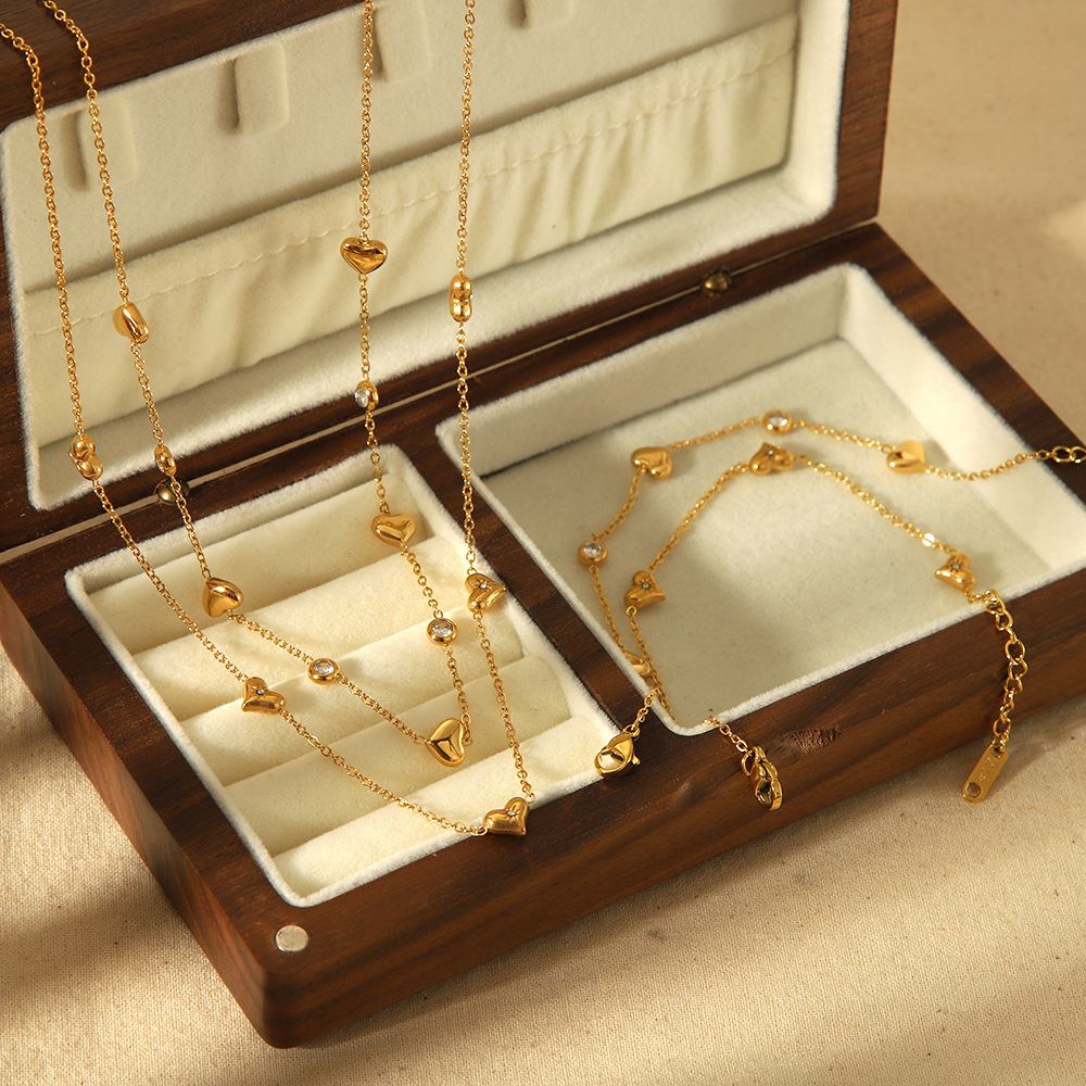 Mixed Heart and Zircon Station Necklace in Gold Plated Stainless Steel