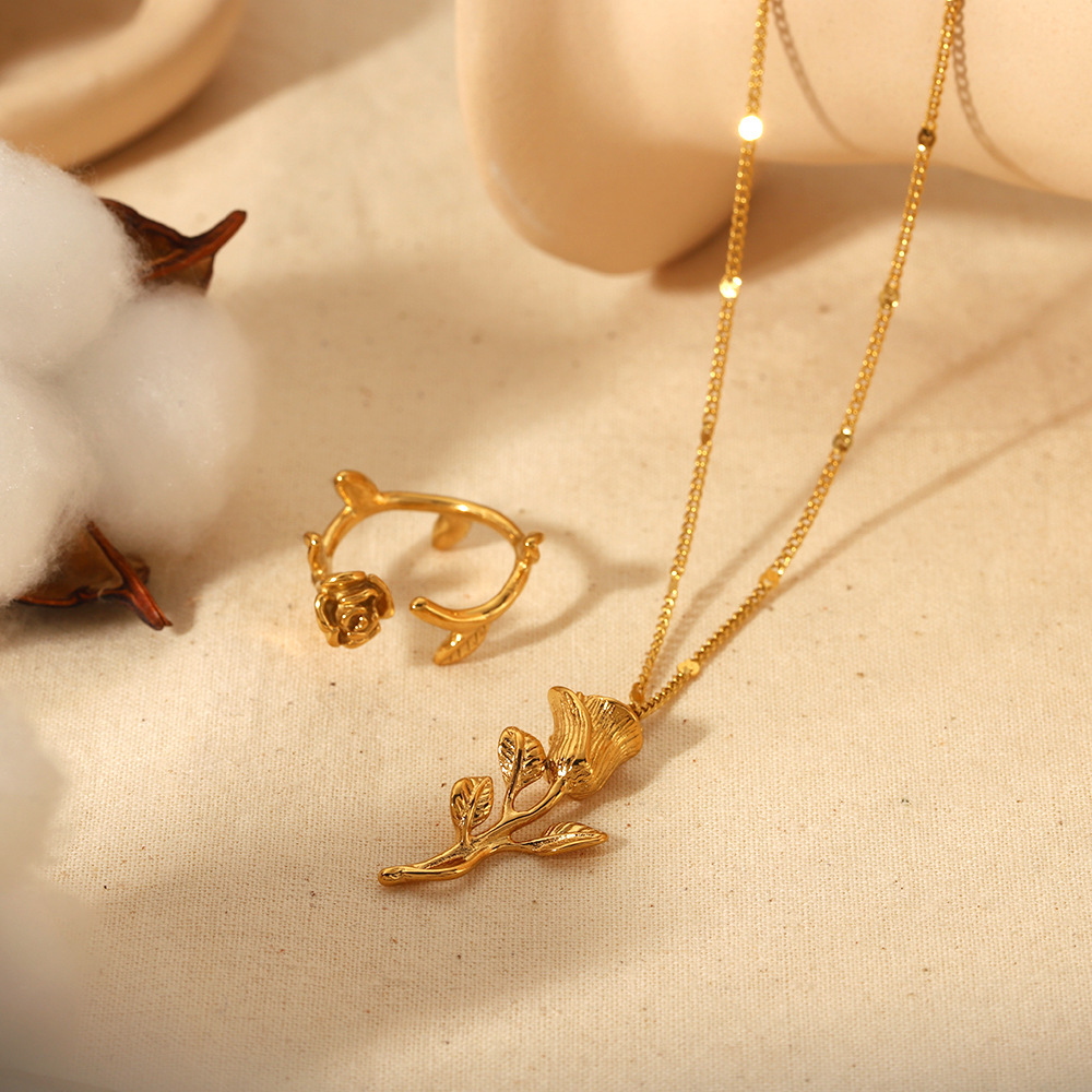 Delicate Pvd Coated Rose Pendant Stainless Steel Station Necklace