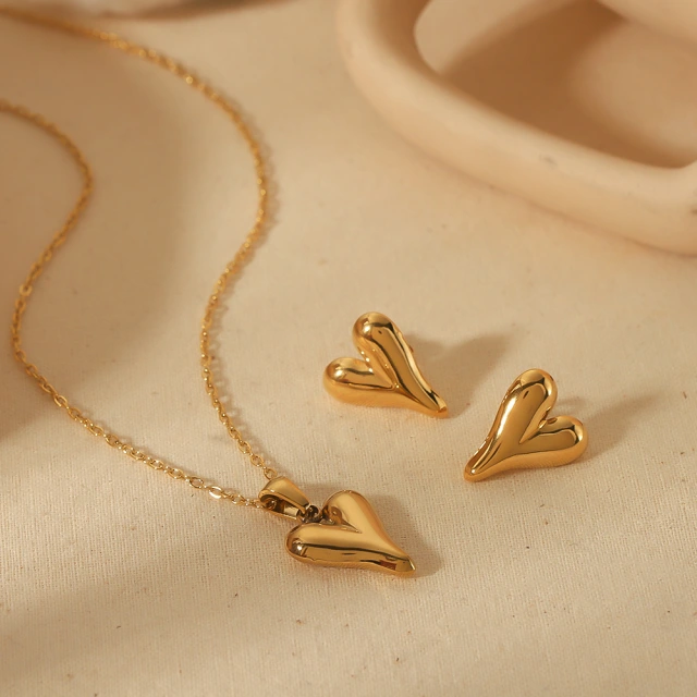 Long Heart Pendant Necklace Stainless Steel in PVD Coated