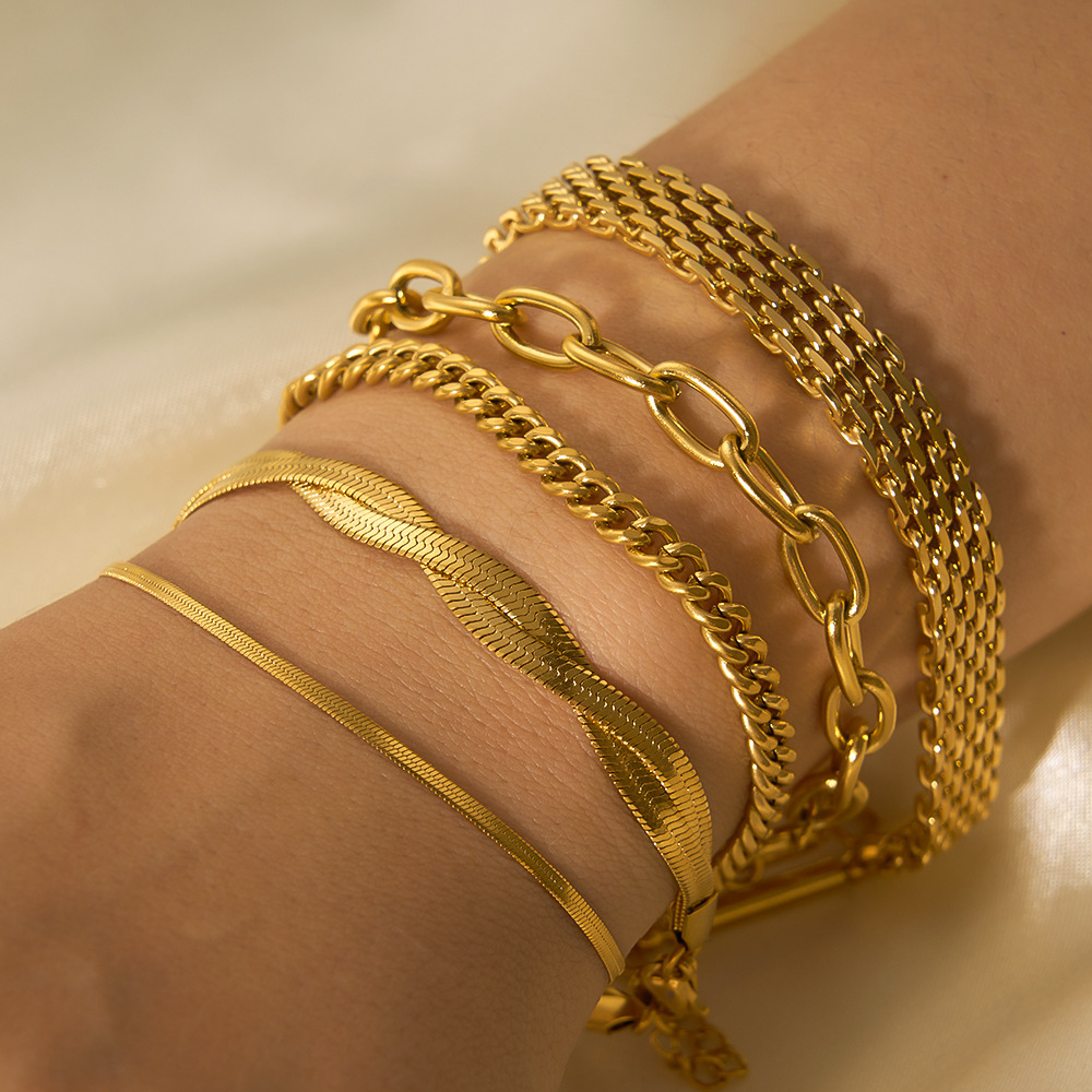 Classic Cuban Chain Bracelet in Gold Plated Stainless Steel