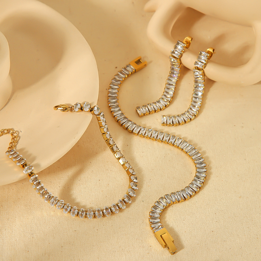 Geometric Stainless Steel Bracelet in 18K Gold with Zirconia