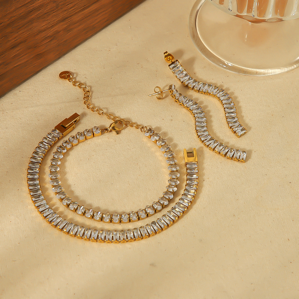 Stainless Steel Bracelet in 18K Gold with White Zirconia