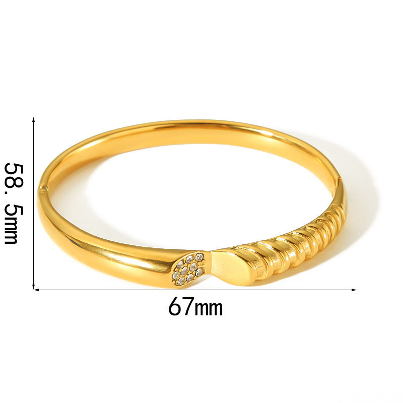 Chic and Bold Rhinestone Bangle in Gold Plated 316L Stainless Steel