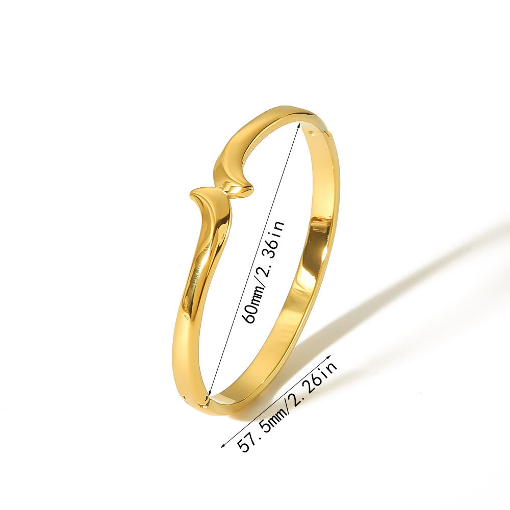 Minimalist 18K Gold Vegan Loop Stainless Steel Bangle