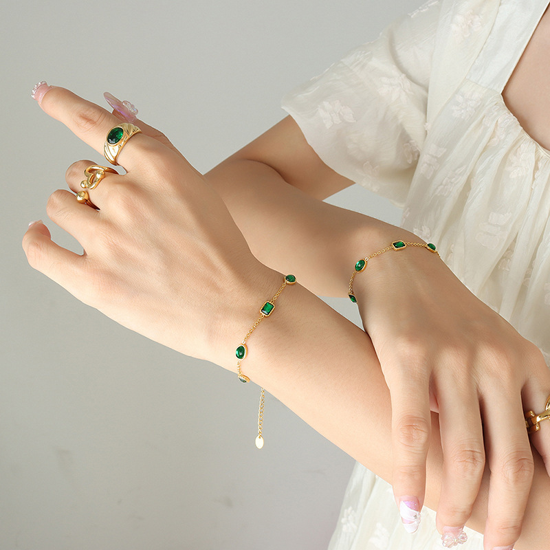 Stainless Steel Gold-Plated Stainless Steel Bracelet with Emerald Zirconia (Color in Gold or Silver)