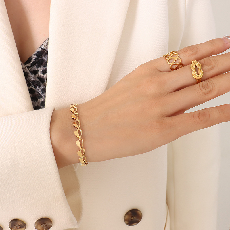 Small Waist Hollowed Peach Heart Bracelet 316L Stainless Steel