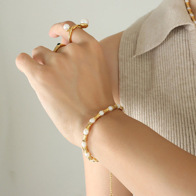 PVD Coated Vintage Freshwater Pearls with Small Waist Stainless Steel Bracelet