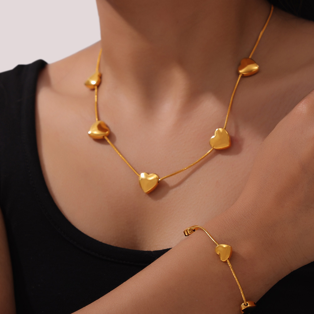 18k Gold Plated Snake Chain String 3 Heart Bracelet Stainless Steel (Color in gold or silver）