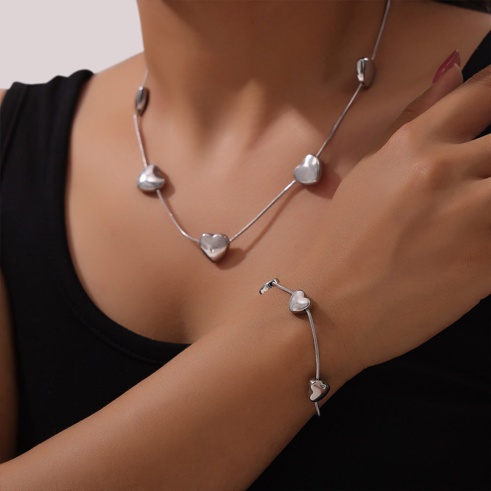 18k Gold Plated Snake Chain String 3 Heart Bracelet Stainless Steel (Color in gold or silver）