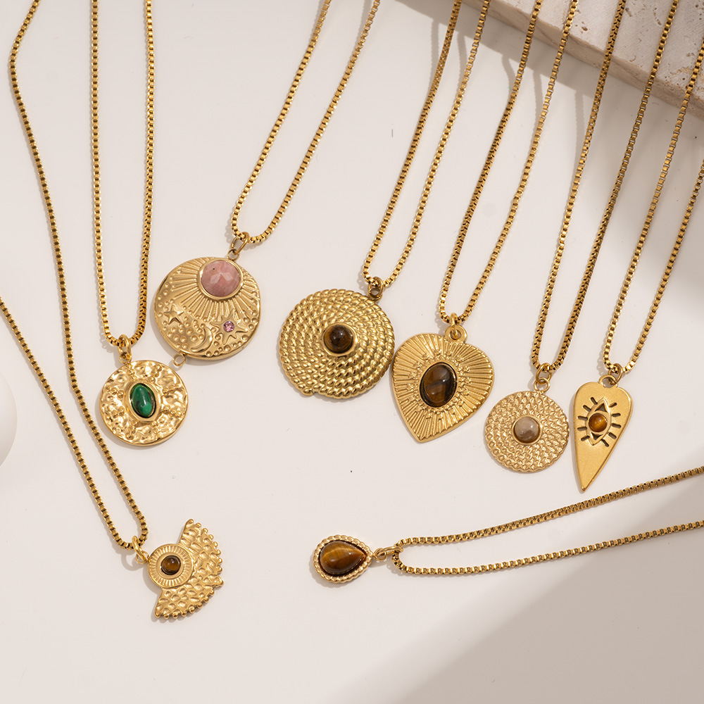 French Heart Pearl Pendant Necklace Stainless Steel in 18K Gold