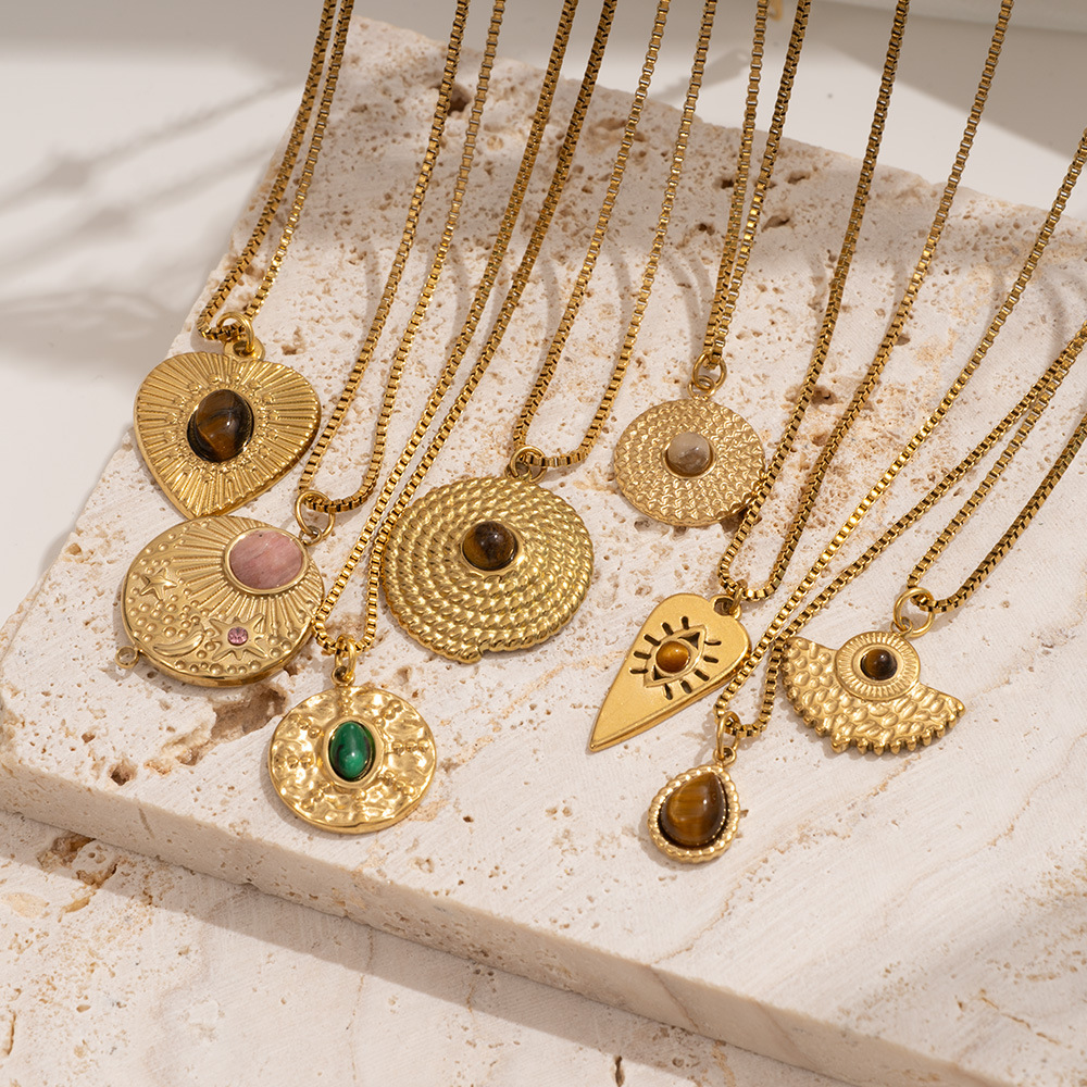 French Heart Pearl Pendant Necklace Stainless Steel in 18K Gold