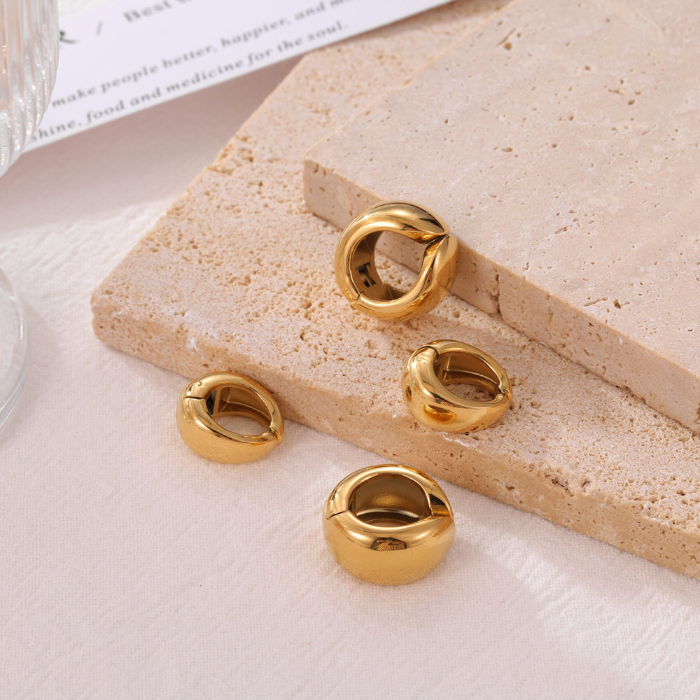 High Polished Dome Clip Ear Cuff In PVD-coating Stainless Steel